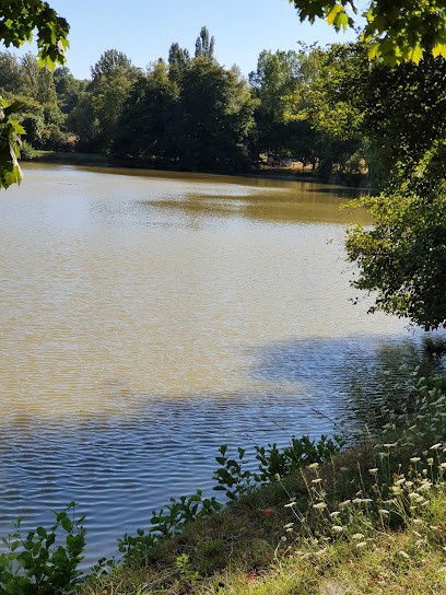 Lac de Requech, Site de Pêche à Mirabel